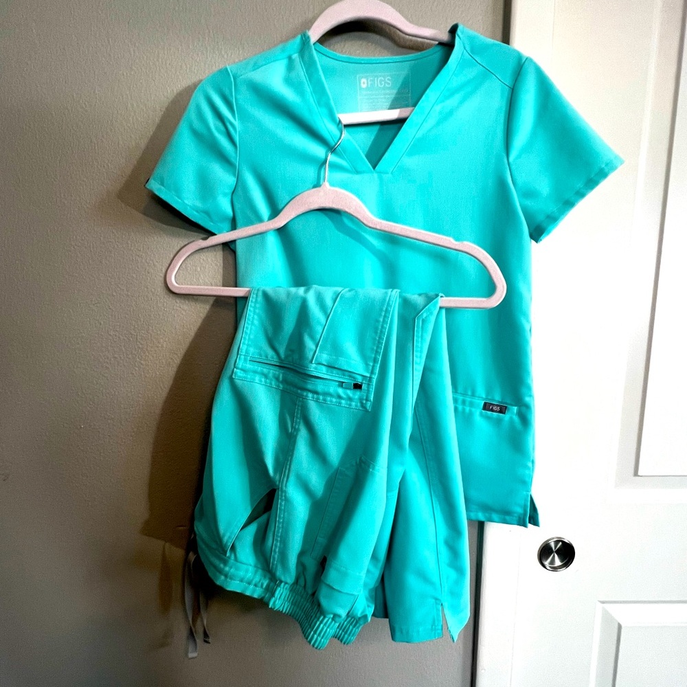 Figs scrubs